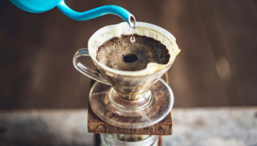 illustrate pour over coffee method
